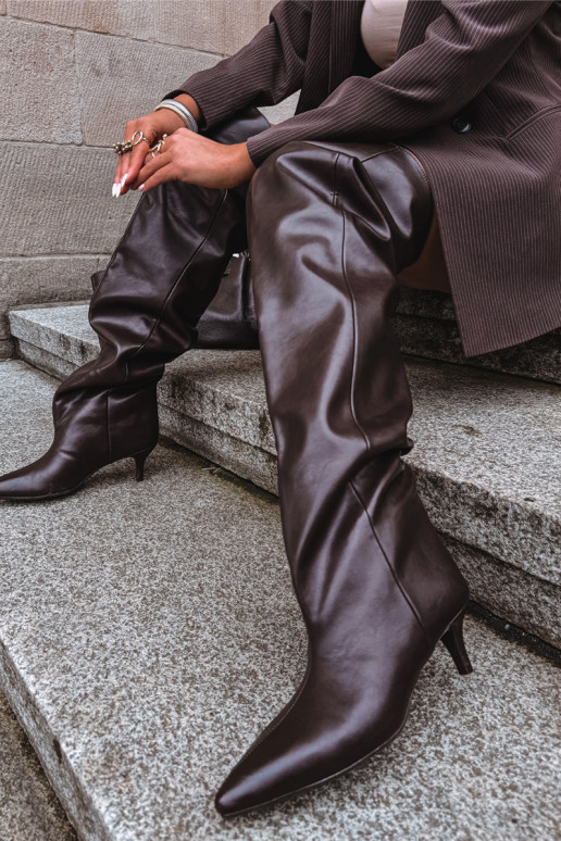 Women's knee-high slip-on boots with slim heels in chocolate Ysolienne