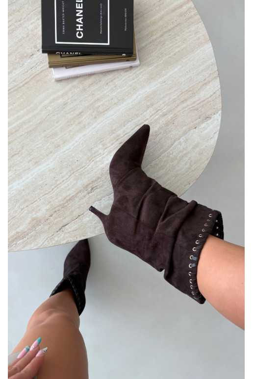 Wrinkled ankle boots with thin heels in chocolate color Herella