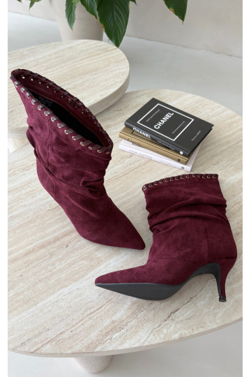 Wrinkled ankle boots with thin heels in burgundy color Herella 2