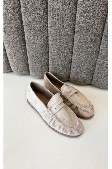 Women's moccasins with ruffles made of faux suede in sand color Sabley 2