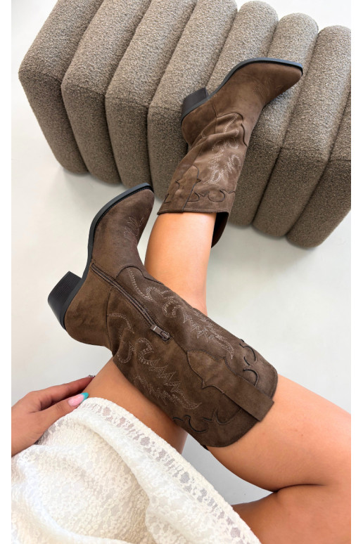 Cowboy-style knee-high boots with heels in brown faux suede Jarissa