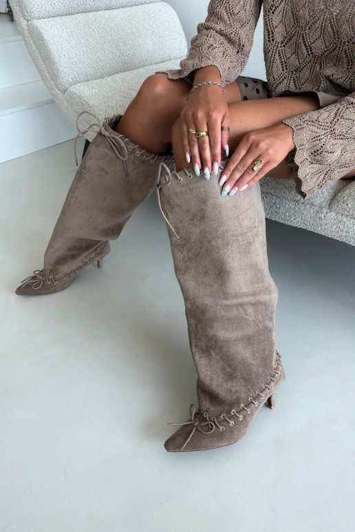 Knee-high boots with medium heel in faux suede with decorative laces in sand color Juletta