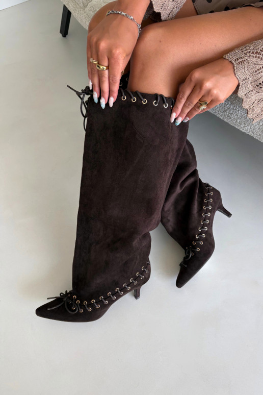 Knee-high boots with medium heel in faux suede with decorative laces in chocolate color Juletta