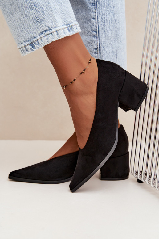 Shoes with pointed toe and square heels in black color Lavisa