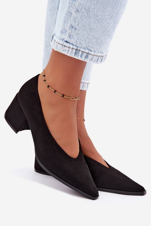 Shoes with pointed toe and square heels in black color Lavisa