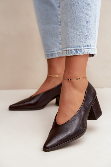 Shoes with pointed toe and square heels made of faux leather in dark brown color Lavisa 2