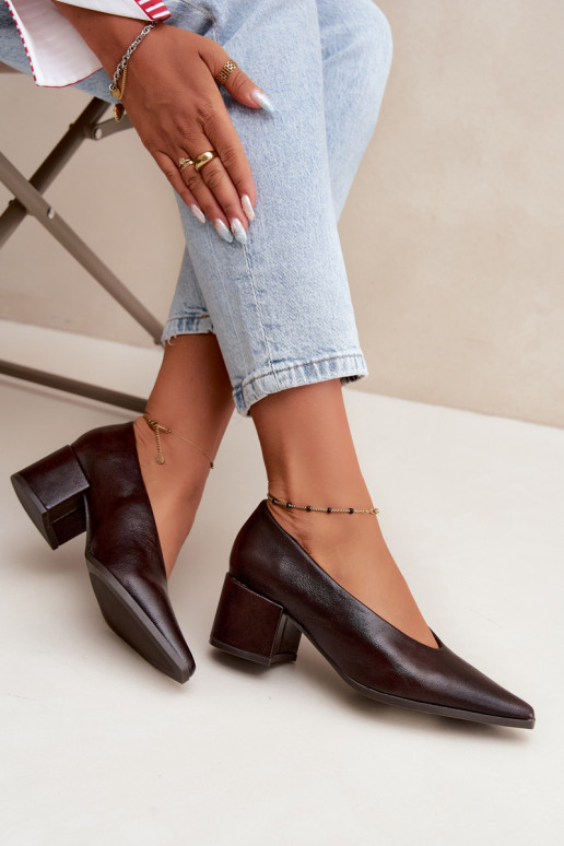 Shoes with pointed toe and square heels made of faux leather in dark brown color Lavisa