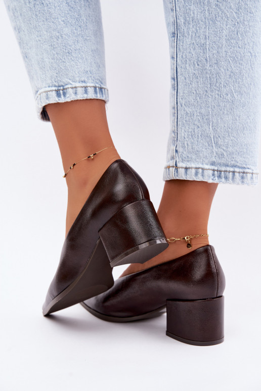 Shoes with pointed toe and square heels made of faux leather in dark brown color Lavisa
