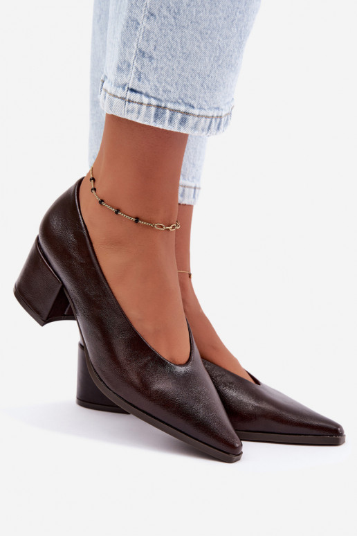 Shoes with pointed toe and square heels made of faux leather in dark brown color Lavisa