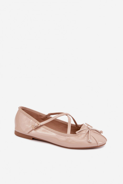 Beige patent ballerinas with ribbons Kokardką
