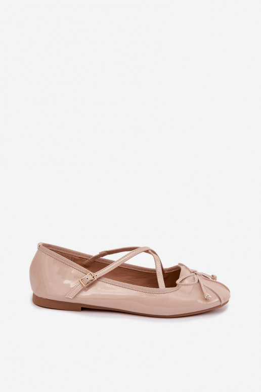 Beige patent ballerinas with ribbons Kokardką