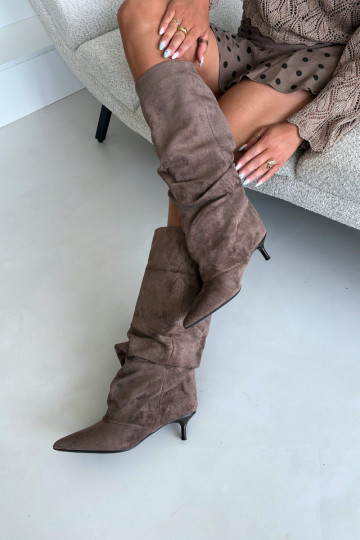 Khaki wrinkled knee-high boots with kitten heel made of suede LoĮen 2