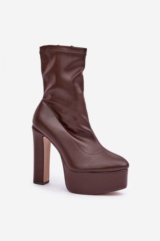 Dark brown ankle boots on heels and platform Tennira