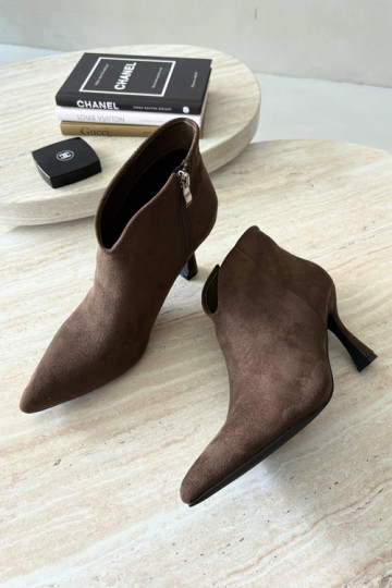 Women's ankle boots on a slim heel with pointed toe in khaki color Bessia 2