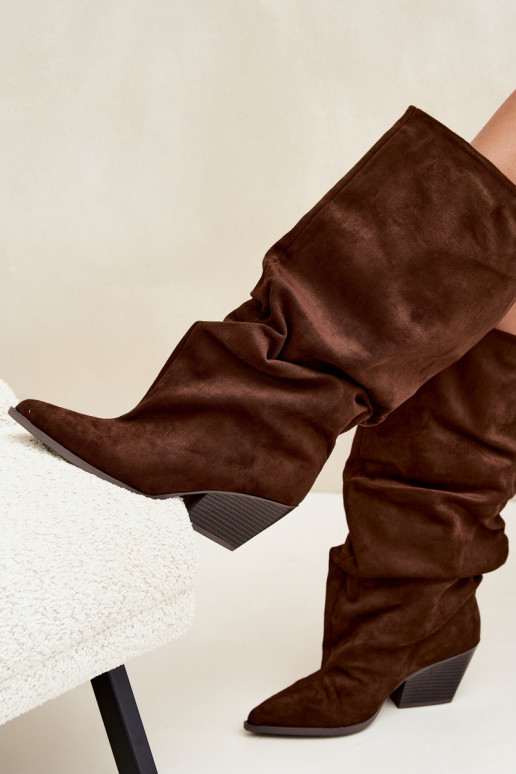 Women's knee-high boots with a curved upper and heels made of suede, brown Durela