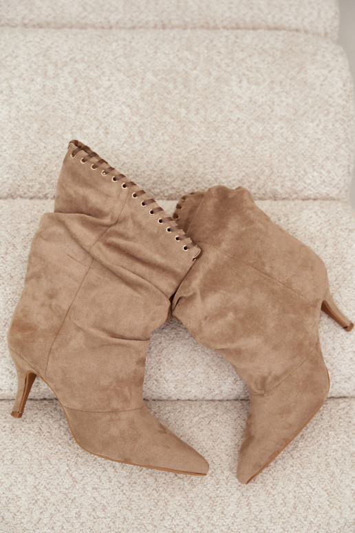 Wrinkled ankle boots with thin heels in sand color Herella