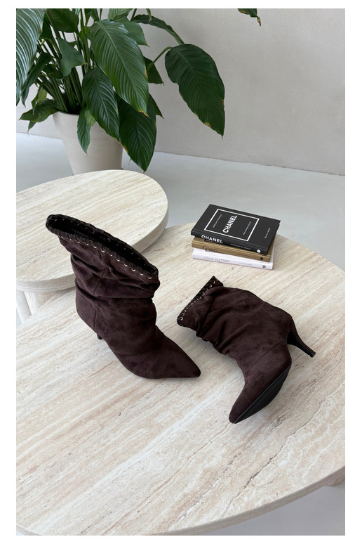 Wrinkled ankle boots with thin heels in chocolate color Herella