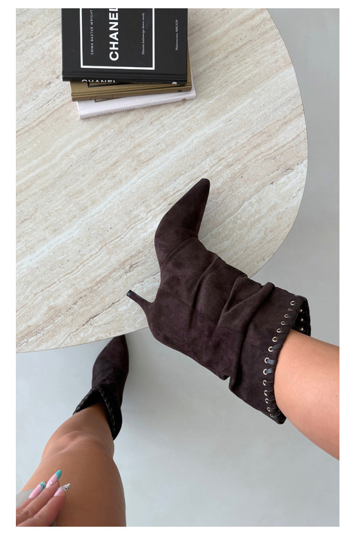 Wrinkled ankle boots with thin heels in chocolate color Herella