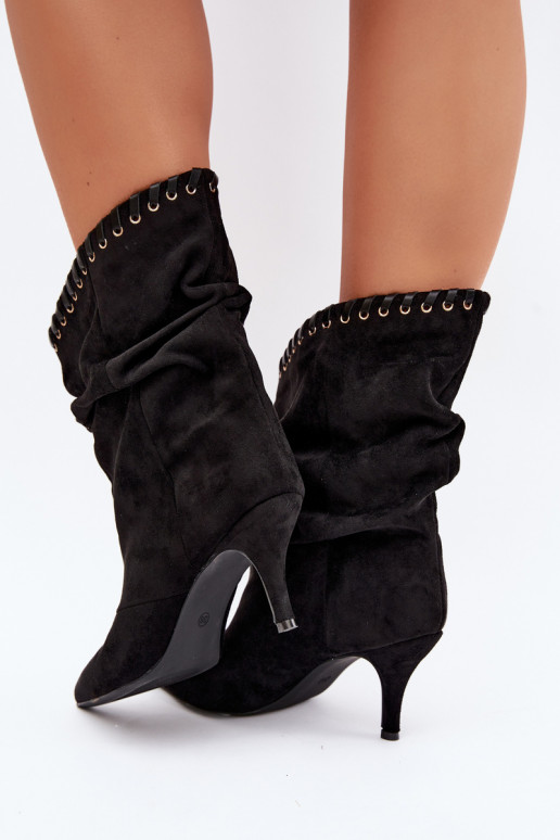 Wrinkled ankle boots with thin heels in black color Herella
