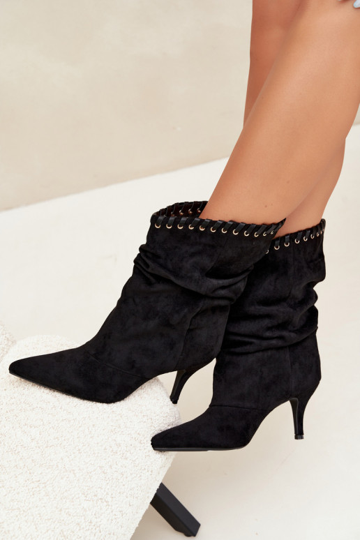 Wrinkled ankle boots with thin heels in black color Herella