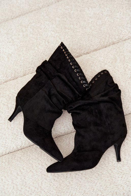 Wrinkled ankle boots with thin heels in black color Herella