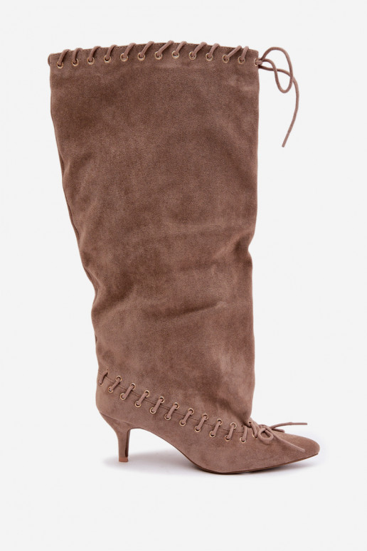 Knee-high boots with medium heel in faux suede with decorative laces in sand color Juletta
