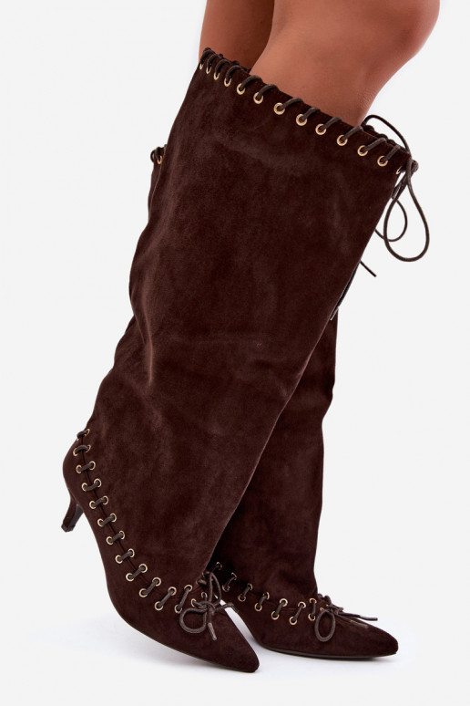 Knee-high boots with medium heel in faux suede with decorative laces in chocolate color Juletta
