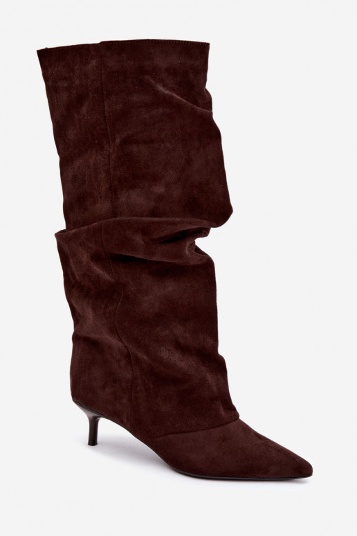 Chocolate wrinkled knee-high boots with kitten heel made of suede LoĮen