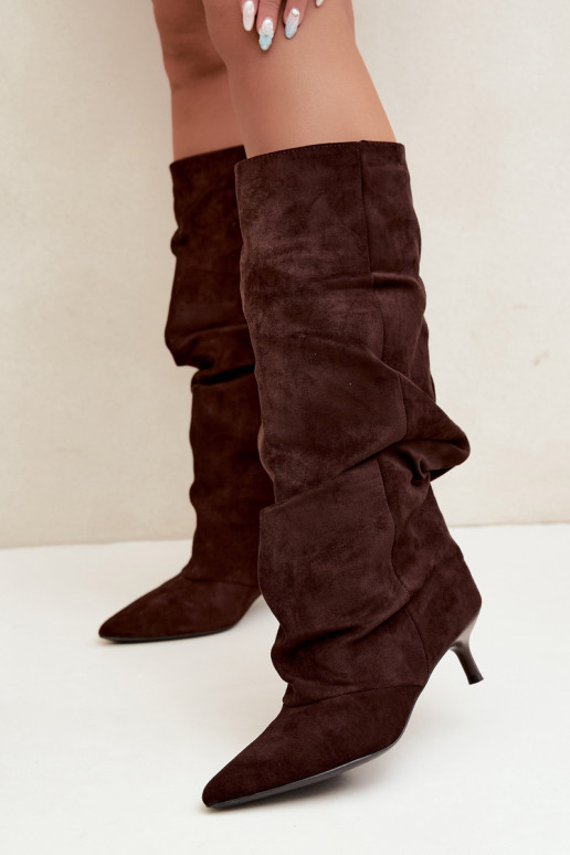 Chocolate wrinkled knee-high boots with kitten heel made of suede LoĮen