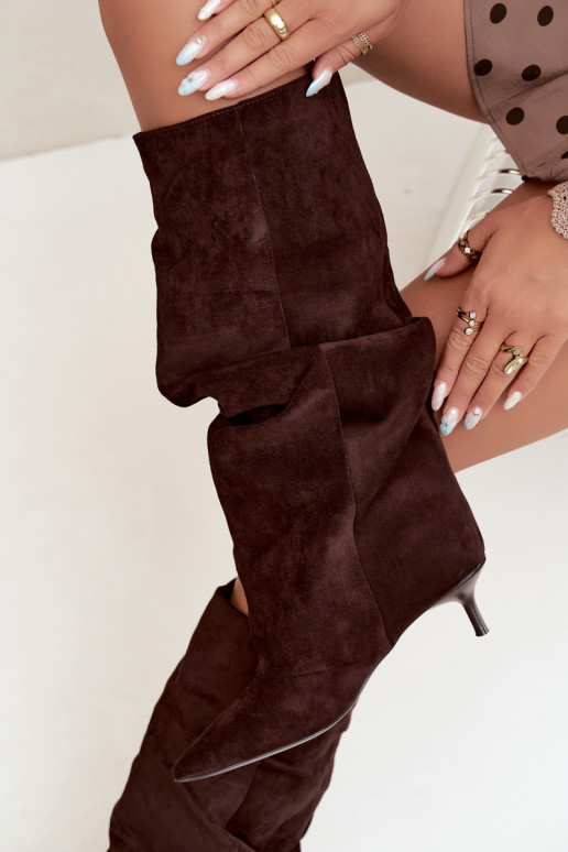 Chocolate wrinkled knee-high boots with kitten heel made of suede LoĮen