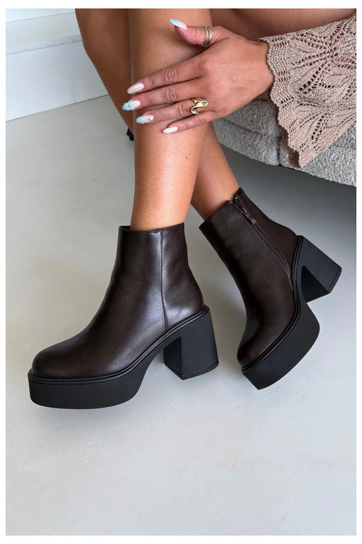 Insulated ankle boots with heels and platform in chocolate color Lurela
