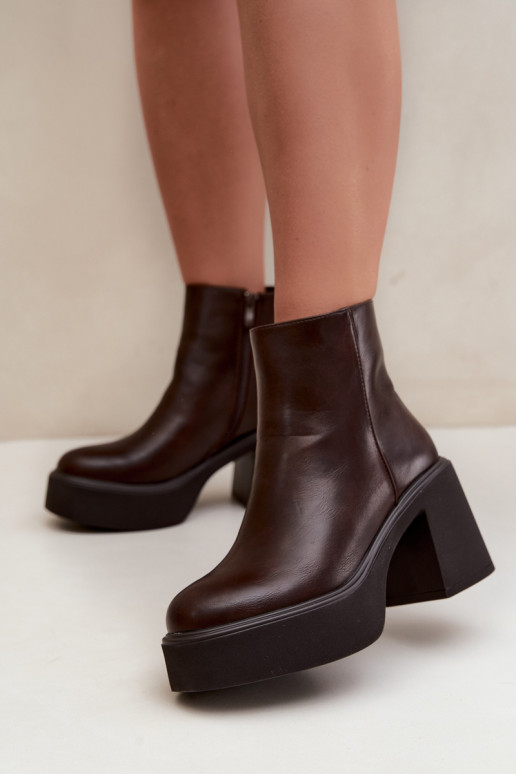 Insulated ankle boots with heels and platform in chocolate color Lurela