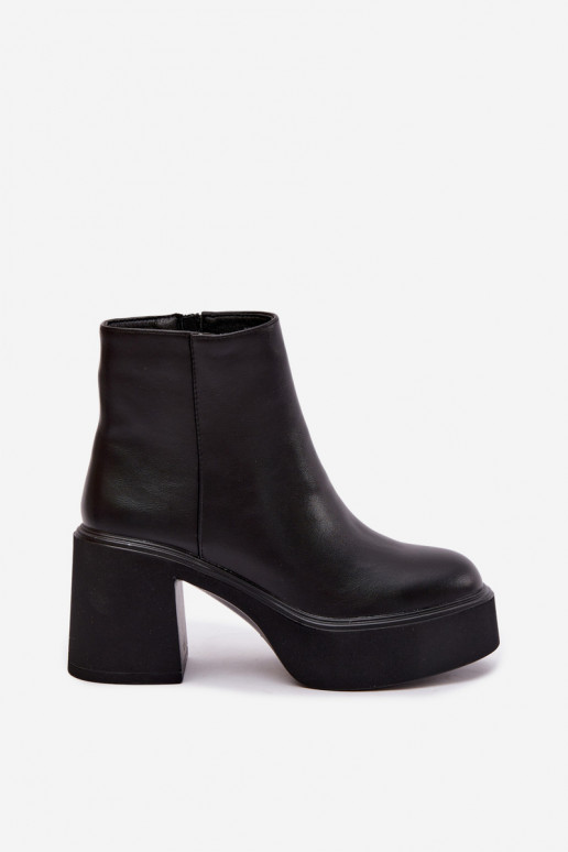 Insulated ankle boots with heels and platform in black color Lurela