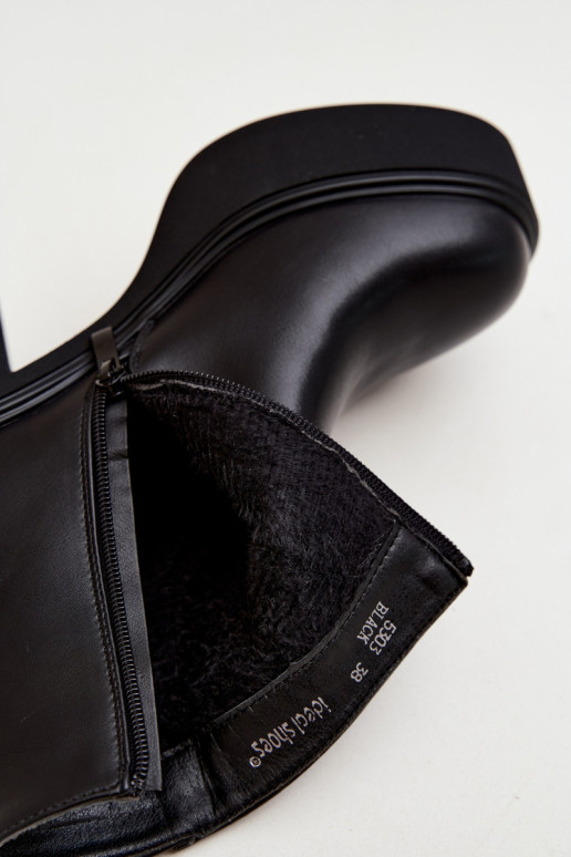 Insulated ankle boots with heels and platform in black color Lurela