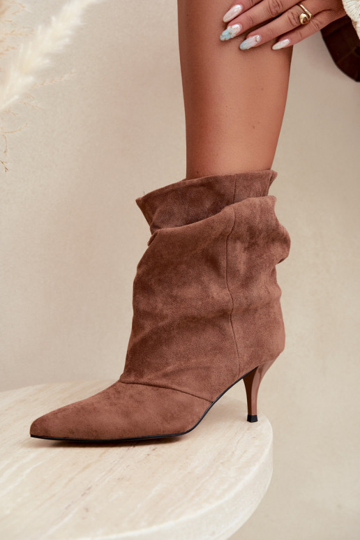 Brown slip-on ankle boots with slim heels Slouchy Yesenia