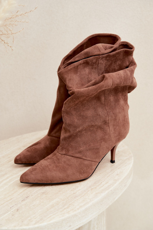 Brown slip-on ankle boots with slim heels Slouchy Yesenia