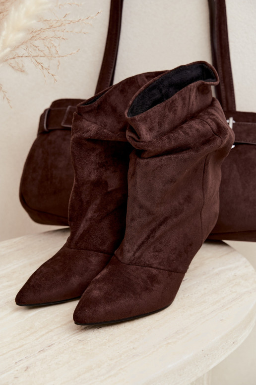 Chocolate slip-on ankle boots with slim heels Slouchy Yesenia