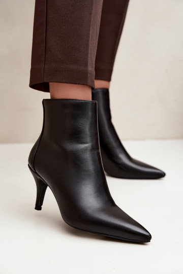 Black ankle boots with slim heels and pointed toes made of faux leather Niretta 2