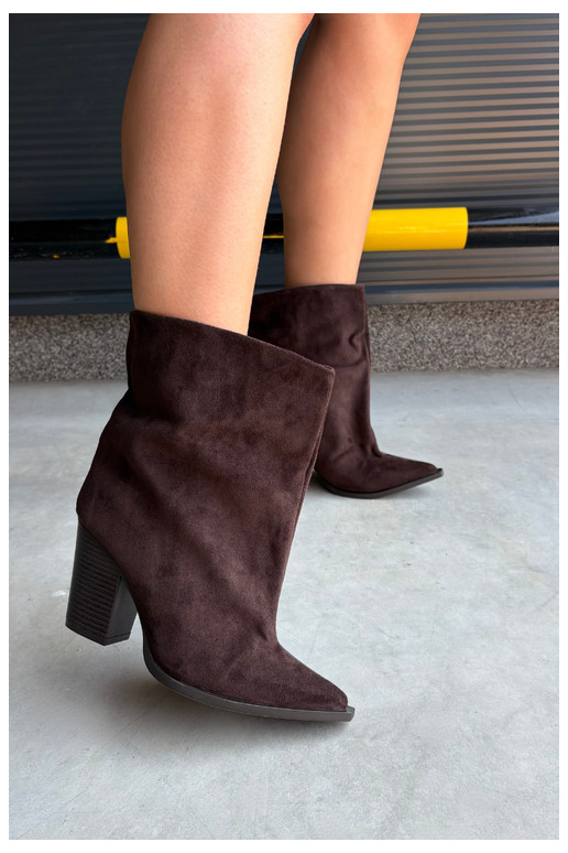 Women's ankle boots with pointed toe in chocolate color Hileta
