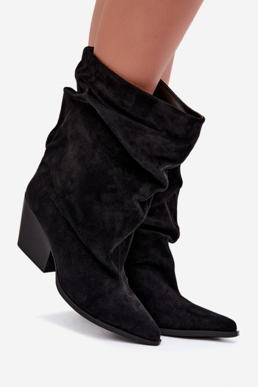 Black wrinkled slip-on ankle boots on a block heel Cazela