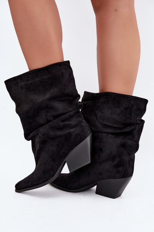 Black wrinkled slip-on ankle boots on a block heel Cazela