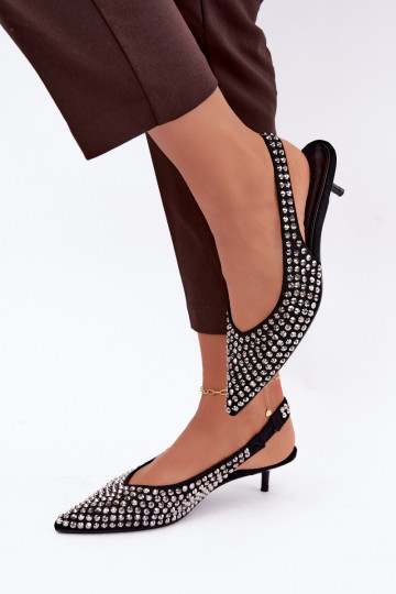 Black women's sandals with studs and a low heel Tai turidden 2