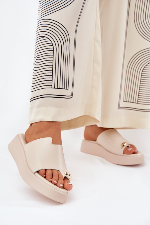 women's slippers with platform and decorative details in sand