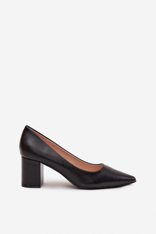 stiletto heels with pointed toes in black