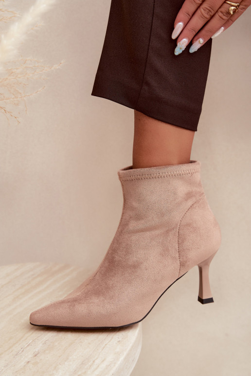 Women's ankle boots on a slim heel with stitching in sand color Clancy