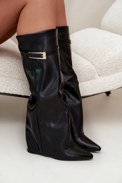 Long boots with heels and stitched shaft with buckles in black color Amrie