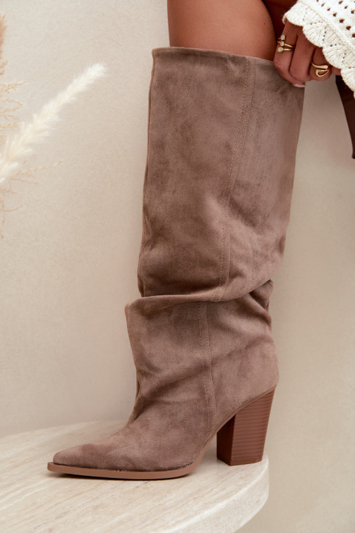 Chaki colored ankle boots with heels and ruffles Jensy
