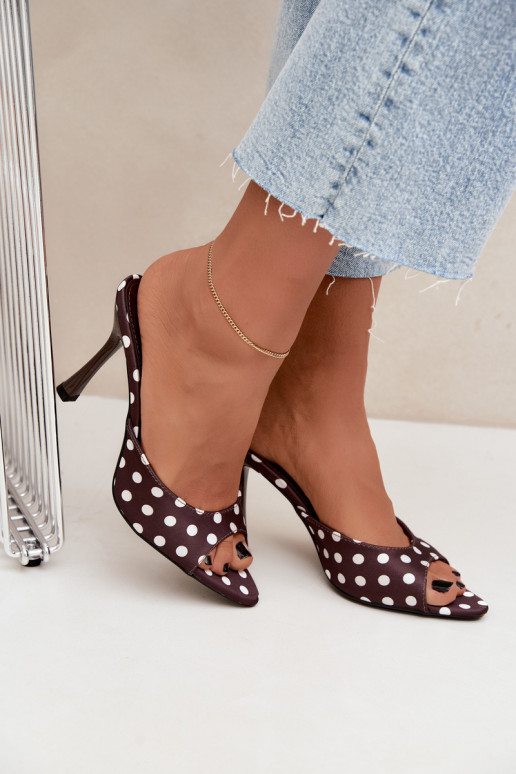 Sandals with thin heels and dots in chocolate color Pevra