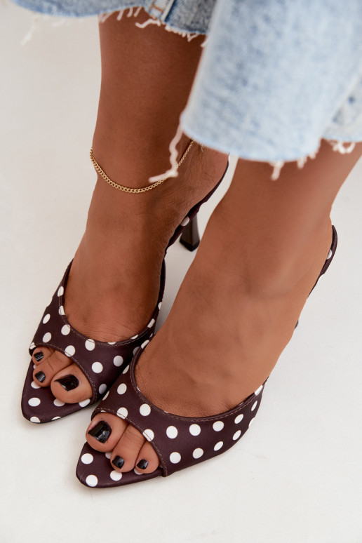 Sandals with thin heels and dots in chocolate color Pevra