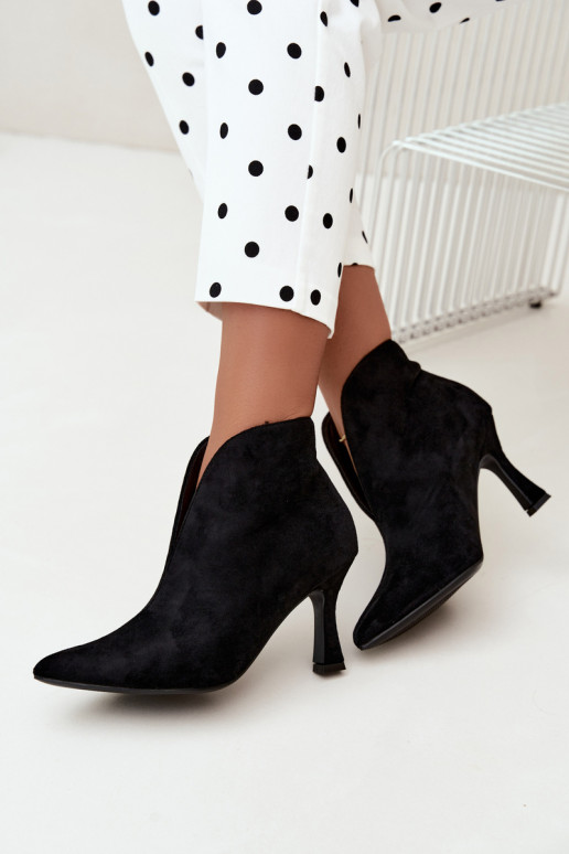 women's ankle boots with cutouts and heels in black Jelya